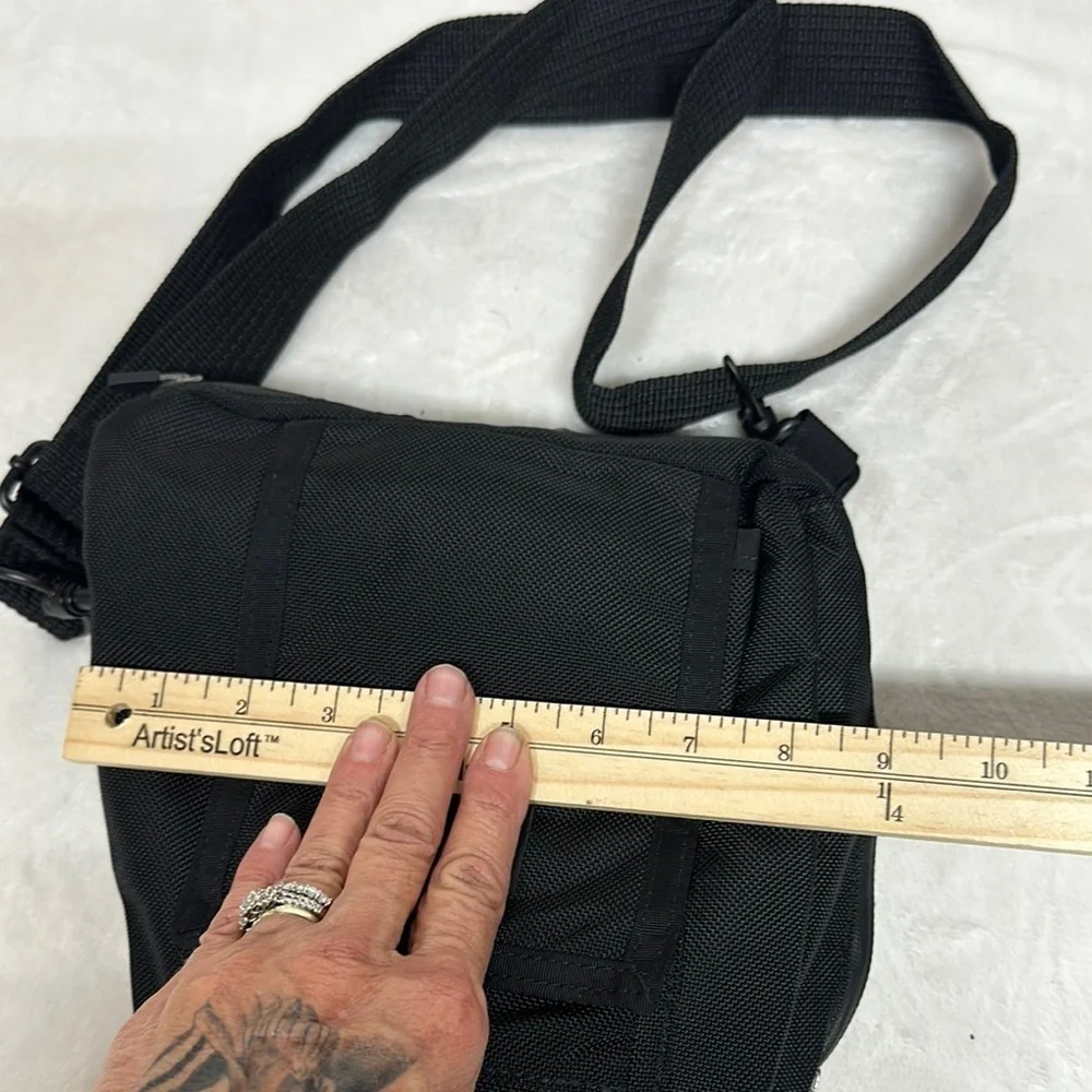 Compact Black Messenger Bag with Durable Fabric